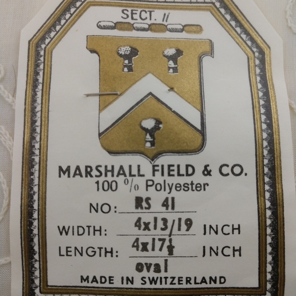 Marshall Field 4 Placemats and 4 napkins - Picture 4 of 6